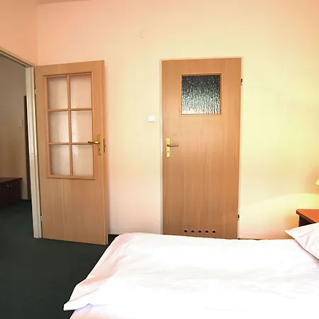 Hotel Iskra 3*