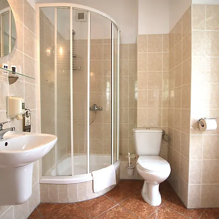 Hotel Iskra 3*