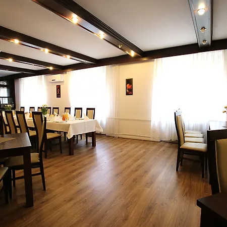 Hotel Iskra 3*