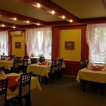 Hotel Iskra 3*